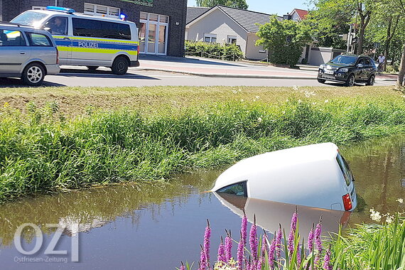 Neuwagen Rollt In Westrhauderfehn In Kanal Ostfriesen Zeitung
